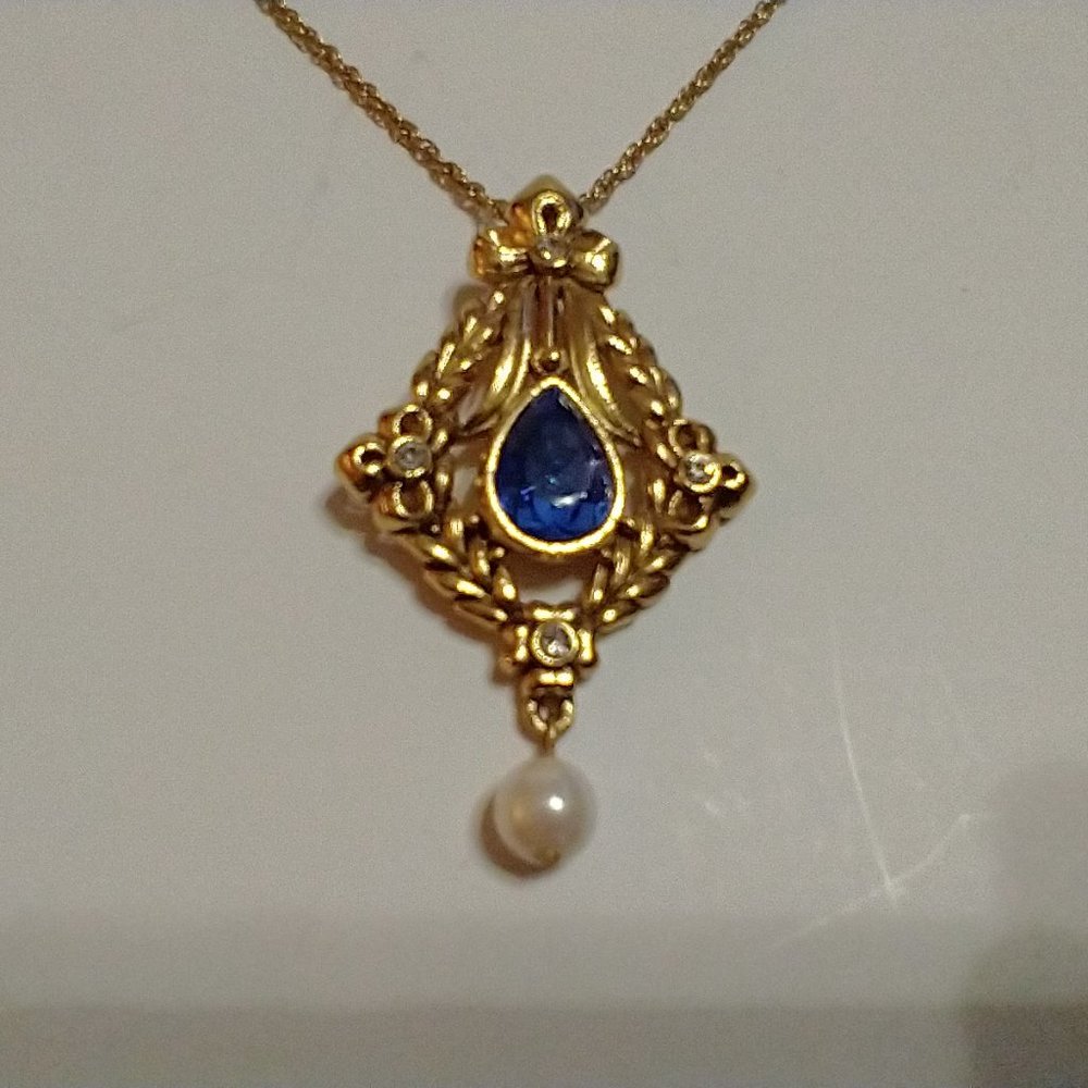 Vintage Avon Necklace with Chain